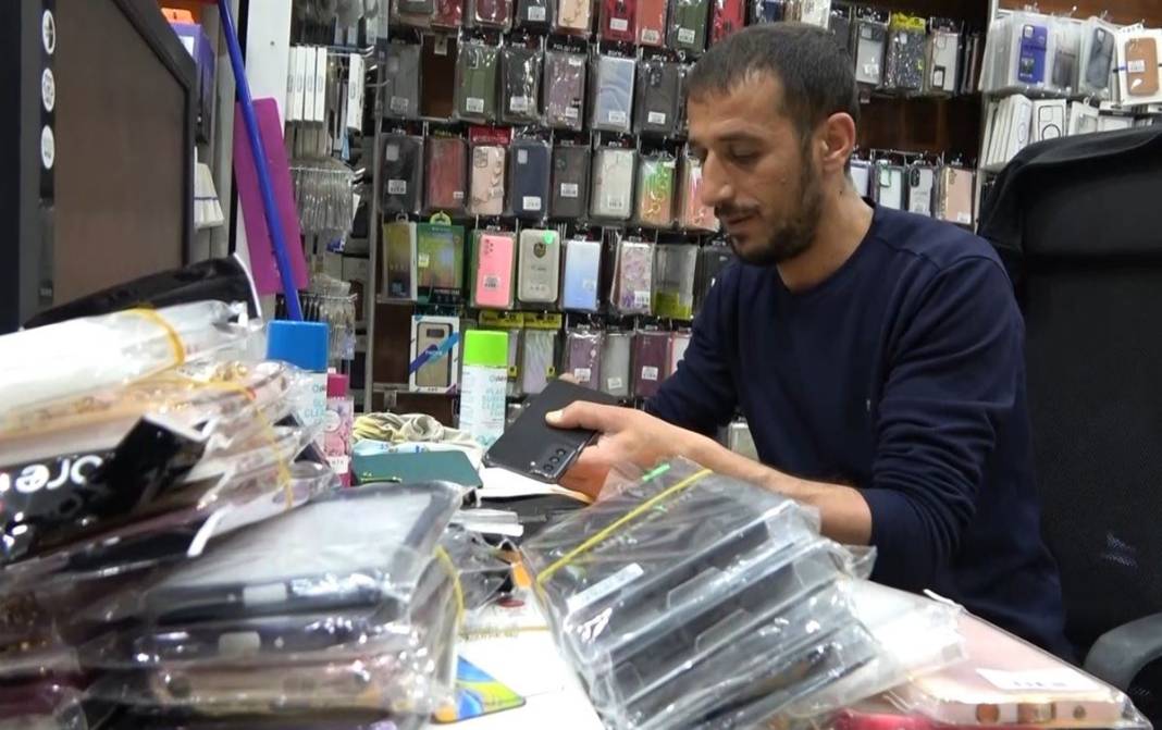 Cep telefonu kılıfıyla sakın bunu yapmayın! İnsan sağlığını tehdit ediyor, allı pullu renklere kanmayın 8